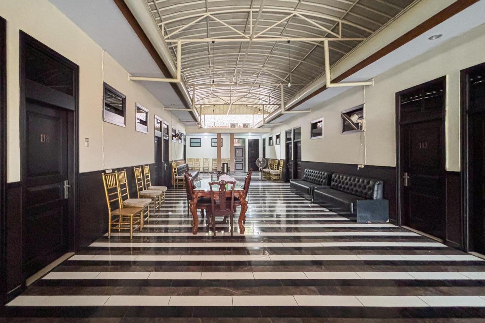 Urbanview Alfiya Hotel Lampung Bandar Lampung Esterno foto