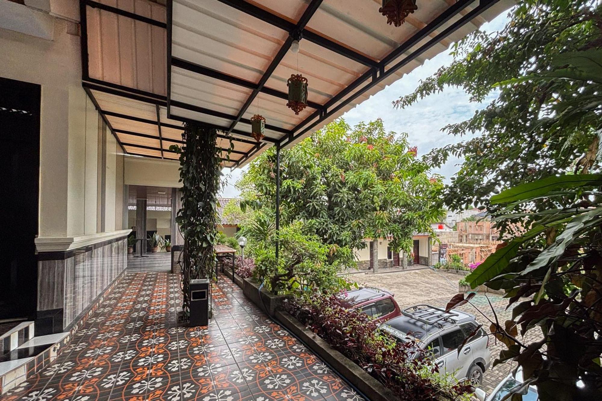 Urbanview Alfiya Hotel Lampung Bandar Lampung Esterno foto