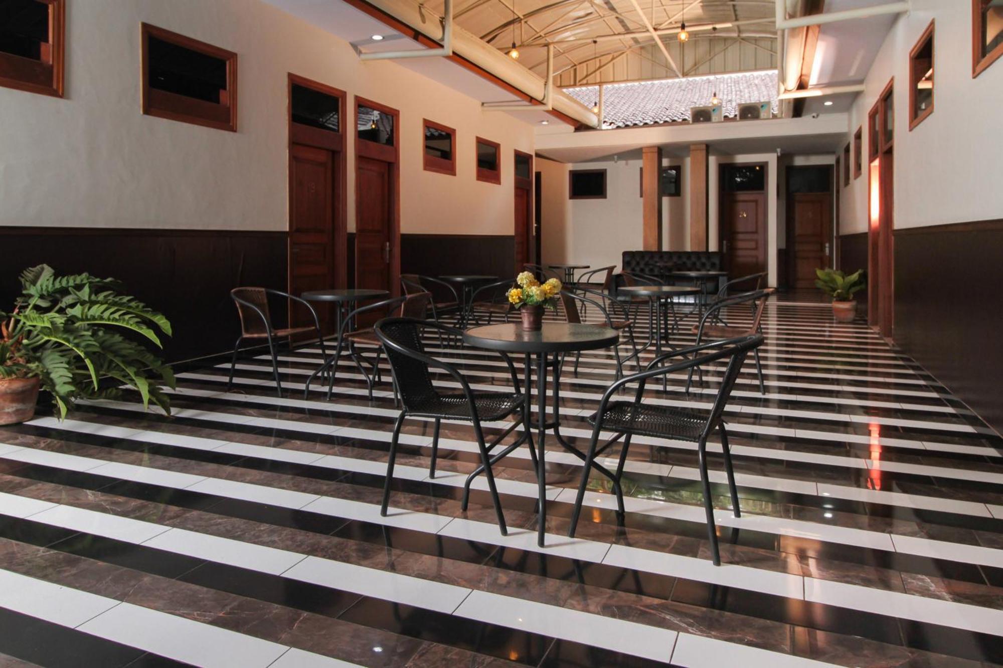 Urbanview Alfiya Hotel Lampung Bandar Lampung Esterno foto