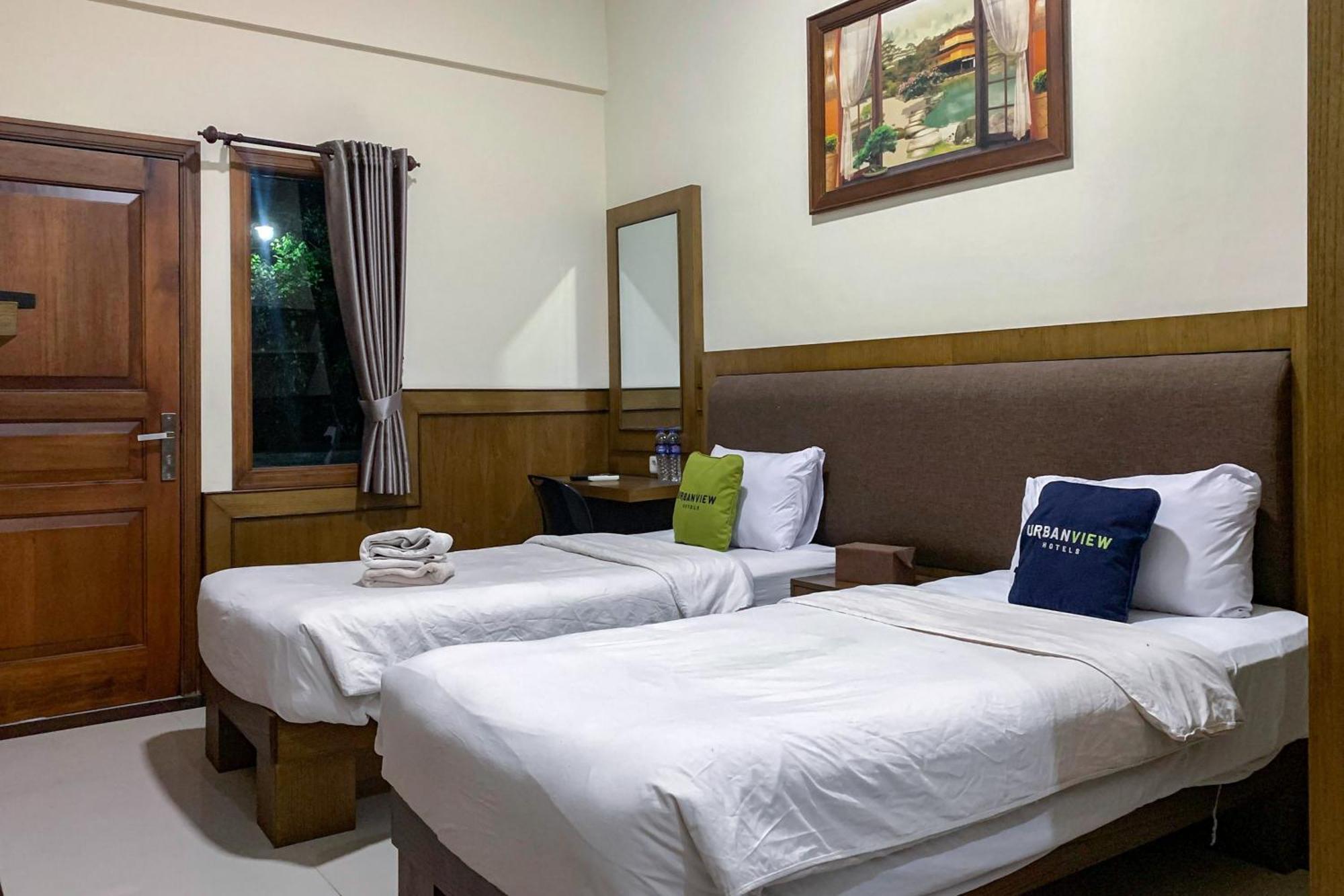 Urbanview Alfiya Hotel Lampung Bandar Lampung Esterno foto